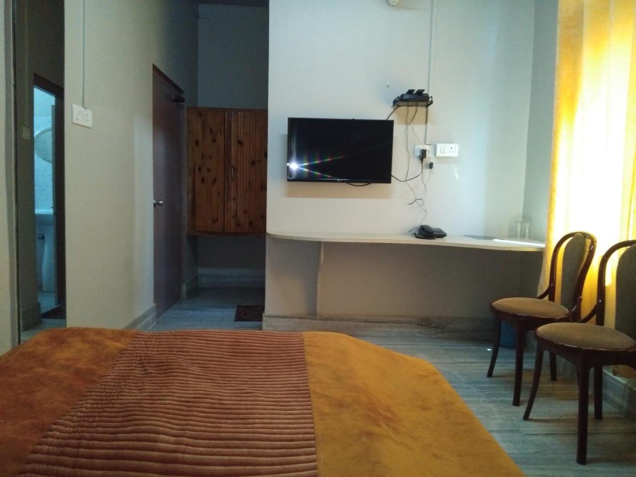 Hotel Pine Kohima 外观 照片
